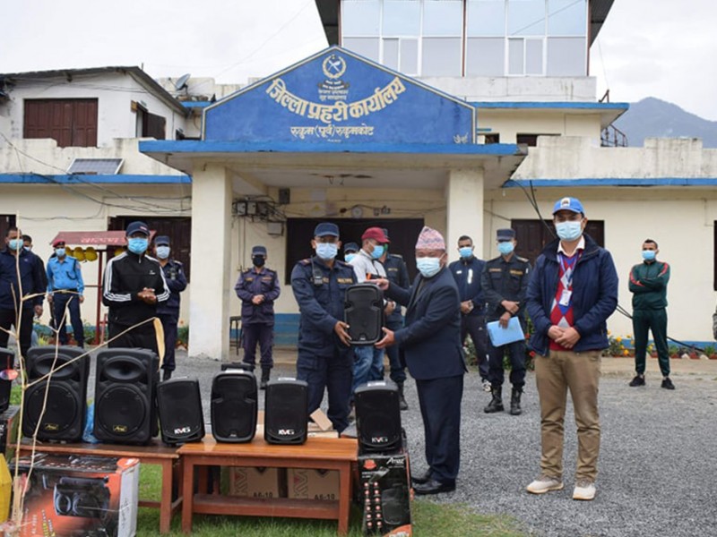 कोरोना विरुद्ध सचेतना फैलाउन प्रहरीलाई साउण्ड सिस्टम प्रदान